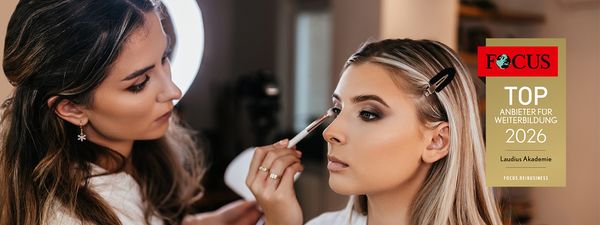 Visagist*in & Make-Up Artist*in
