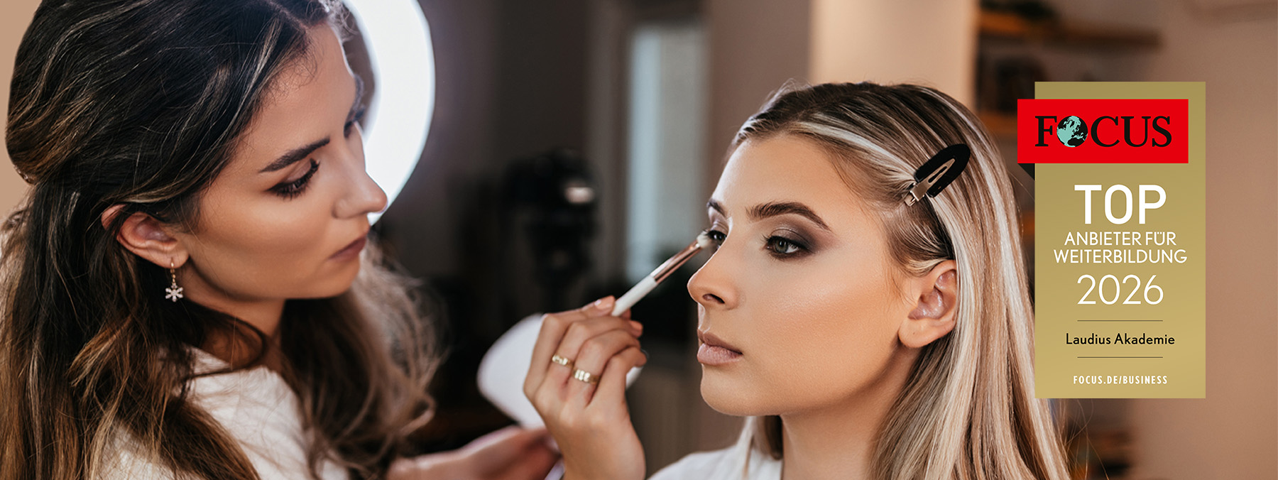 Visagist*in & Make-Up Artist*in